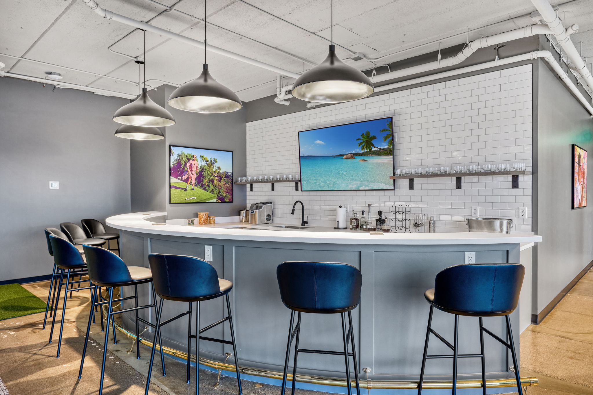 Inside Clubhouse Edina